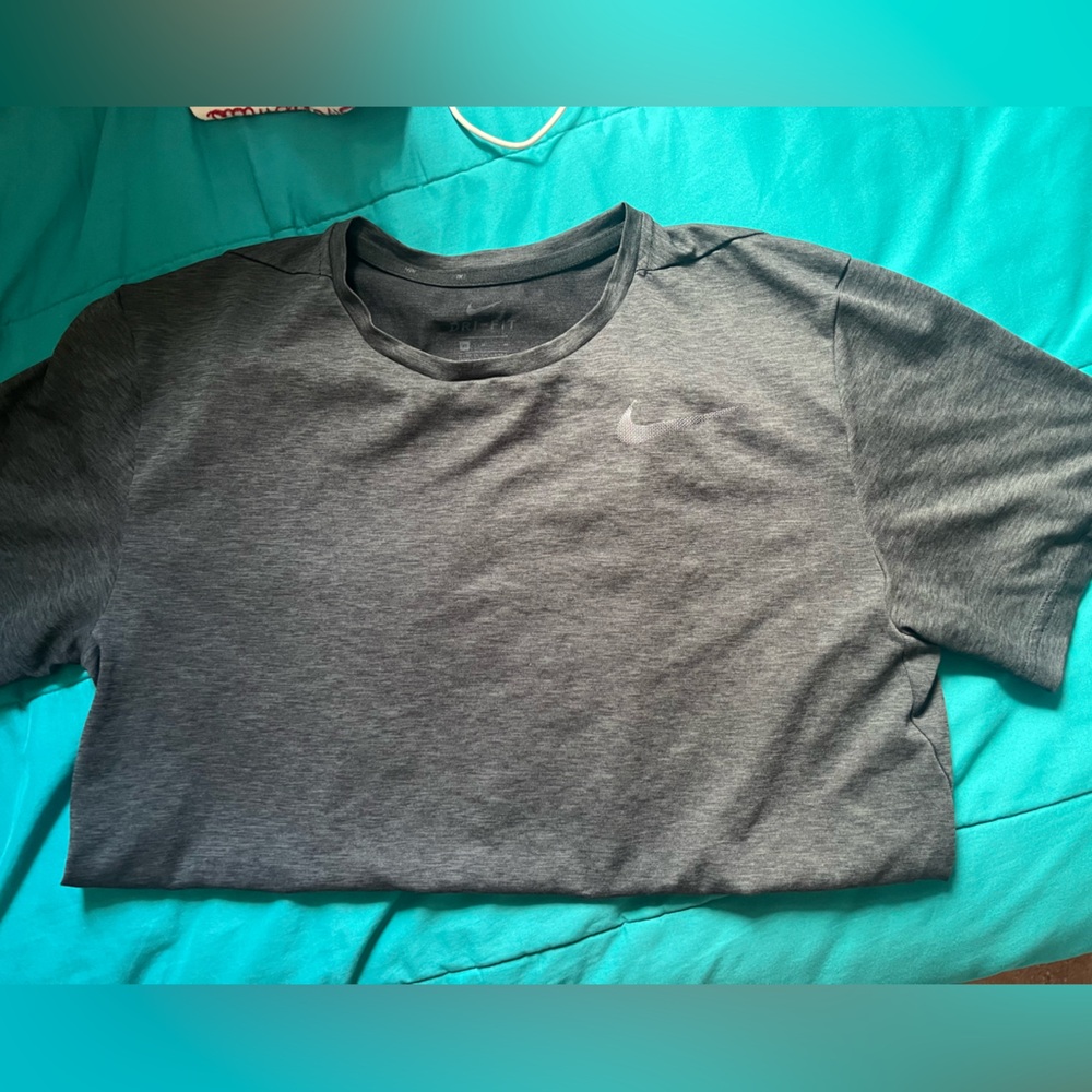 Men Nike Gray T-Shirt Short Sleeve dri-fit size medium